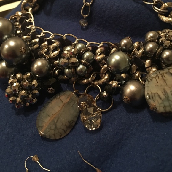 Cluster necklace and earring set - Picture 3 of 4