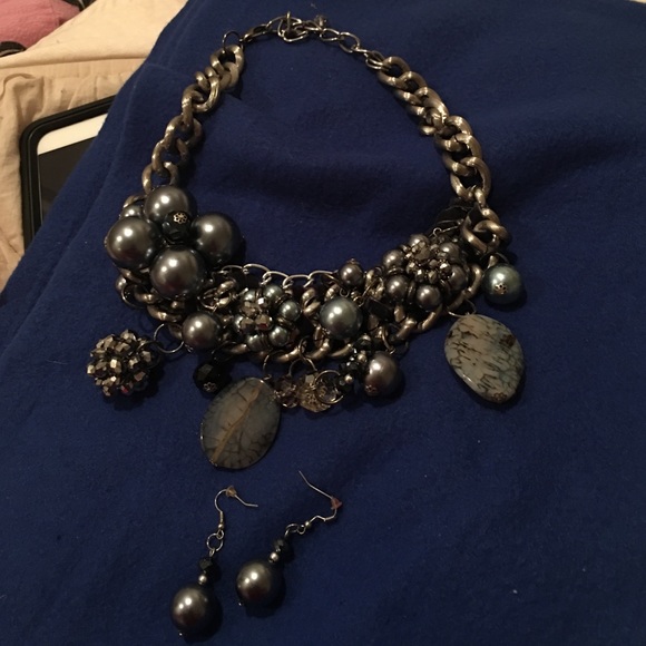 Cluster necklace and earring set - Picture 4 of 4