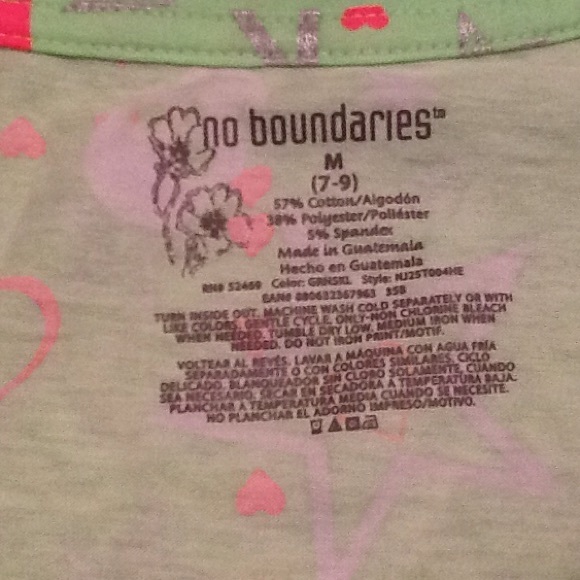 🌸🌸"NWT"🌸🌸 No Boundaries Skull Top - Picture 2 of 4