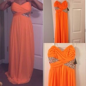Beautiful bright orange dress size 5, NWT!