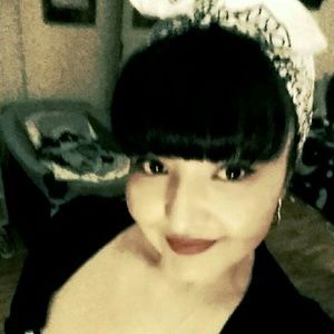 Meet your Posher, Delina