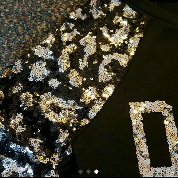 Like New Pink Bling Cheetah Crew Neck - Picture 2 of 3