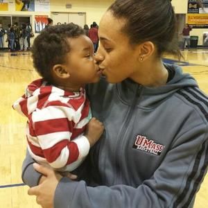 Meet your Posher, Nola