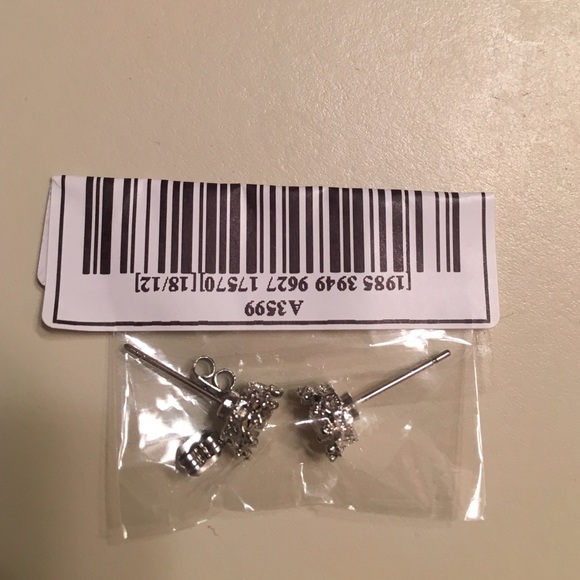 SOLD!!! Royal stud earrings - Picture 3 of 4