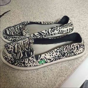 Sanuk women's size 9 NEW