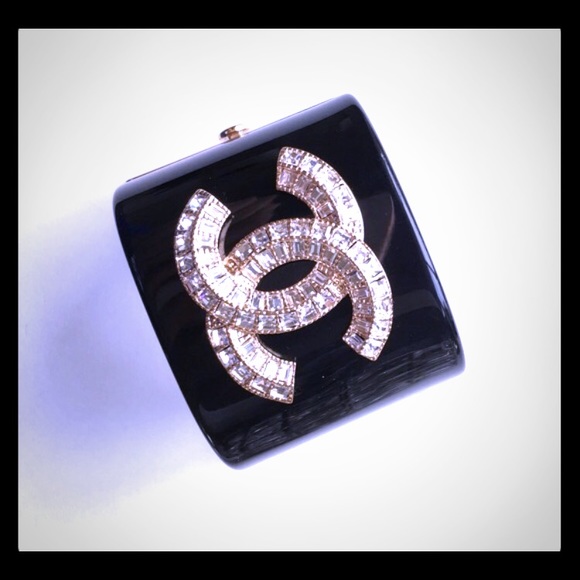CC logo hinge cuff jewelry Chanel