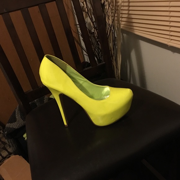 Brand new never wore size 11 neon yellow heels