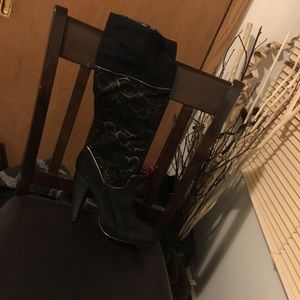 Size 11 women boots wore one day