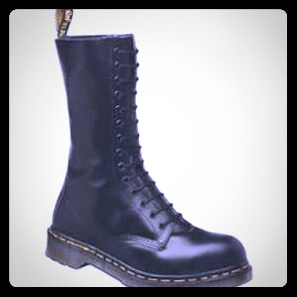 Dr. Martens 14 eye black boots