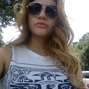 Meet your Posher, Adriana