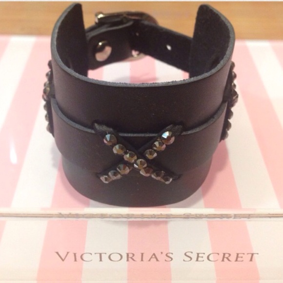 🎉HP 3/14/16🎉💌Leather Cuff💌Black💌rhinestones💌 - Picture 2 of 4