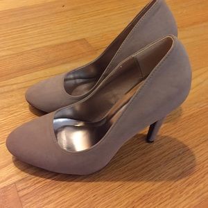 New pumps size 6