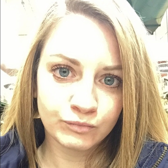 Meet your Posher, Natalie - Picture 2 of 2