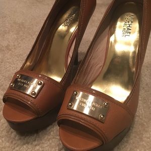 Michael Kors Camel Tan Heels Logo