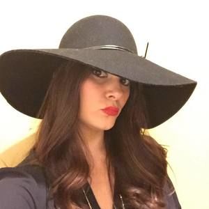 Meet your Posher, Dana