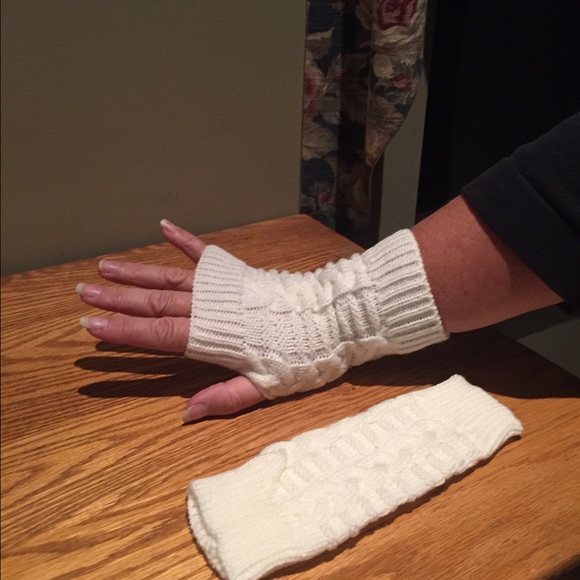 off white arm glovesperfect fit texting/phone - Picture 3 of 3