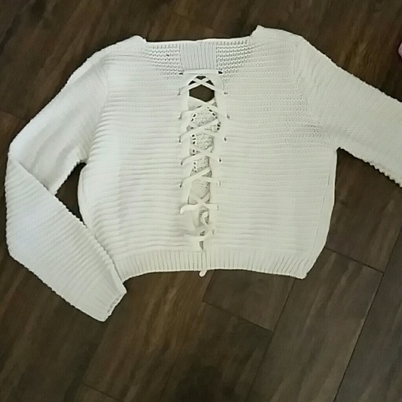 Cream sweater new with tags size small - Picture 2 of 3