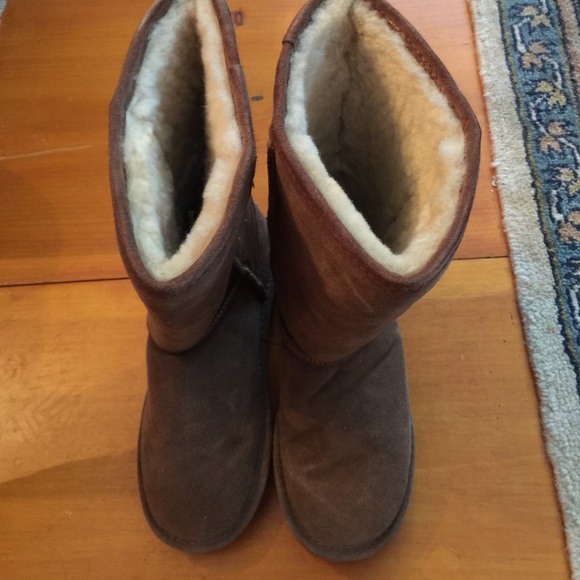 Barely worn bearpaw boots