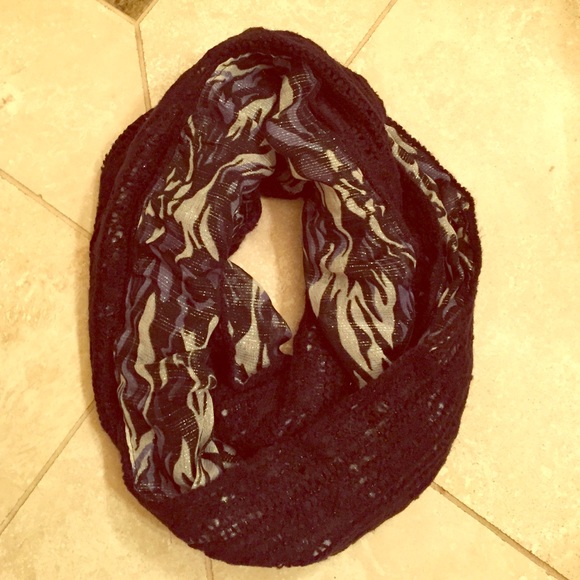 Reversible infinity scarf - Picture 1 of 3