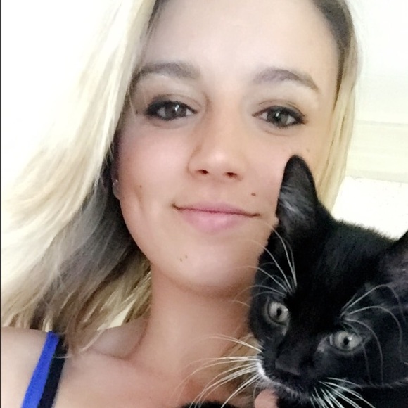 Meet your Posher, Christina - Picture 3 of 4