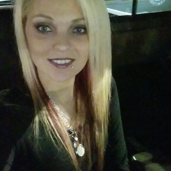 Meet your Posher, Christina - Picture 1 of 1