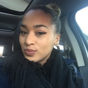 Meet your Posher, Annia