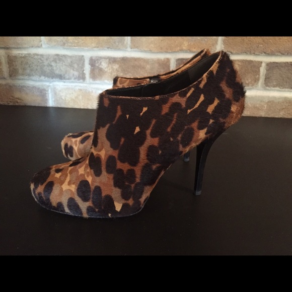 SOLD❤️ Balenciaga calf hair leopard booties - Picture 2 of 4