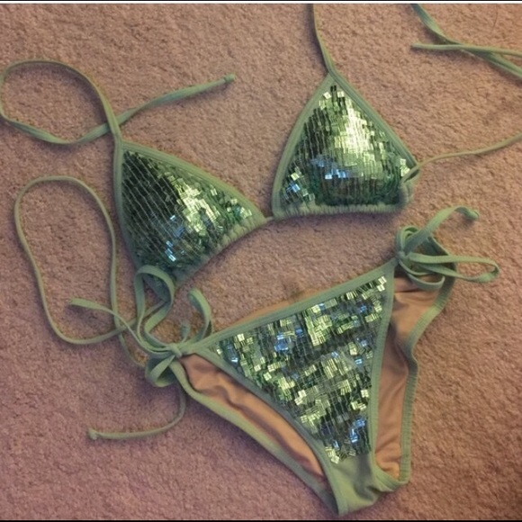 VS bikini! Fits great and it's sparkles 😍✨