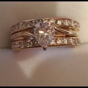 Pear Shape Engagement ring/diamond wedding band