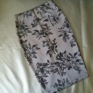 Black textured flowery print bodycon pencil skirt