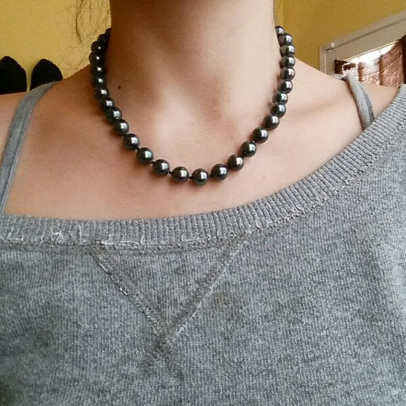 Black faux pearl necklace