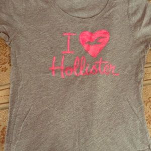 Hollister tee!