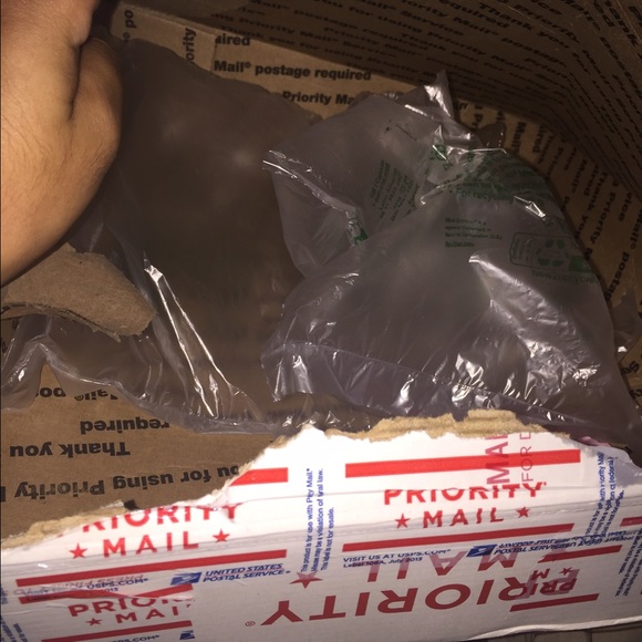 SCAMMER pt2 |PIC 1 MY STUFF |PIC 2-4 WHAT HE SENT - Picture 2 of 4