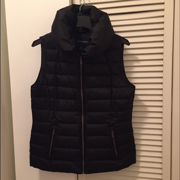 Women's Lands End Black puffy vest. Size S.