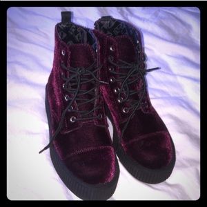 TUK kreeper velvet boots