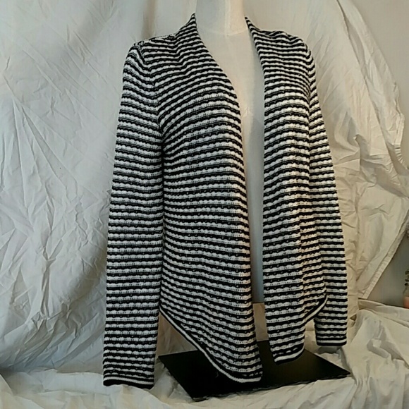 Black & White Chico's sweater Chicos size 1 (8-10)
