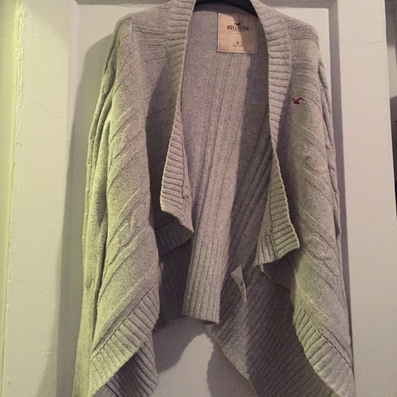 Hollister cardigan. In excellent shape. M