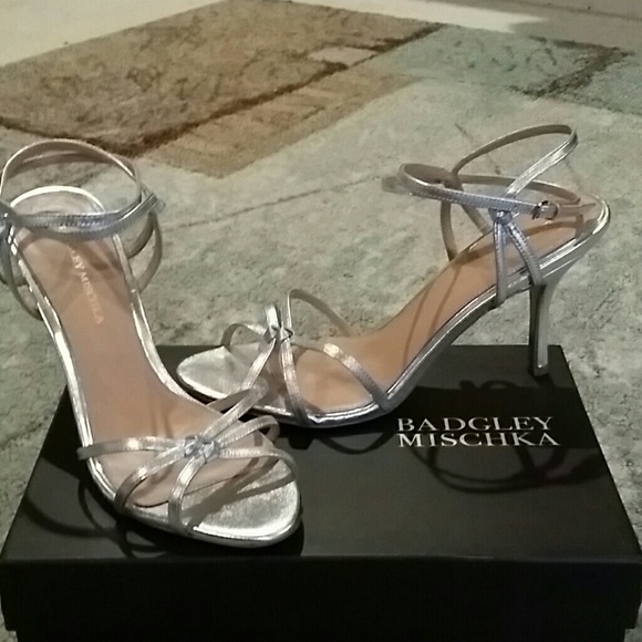 NWT Badgley Mischka Silver Heels