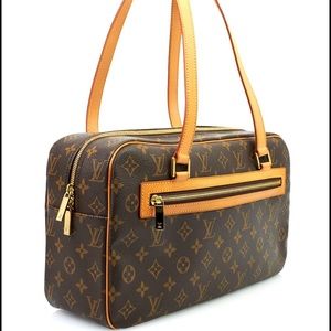 Louis Vuitton Rectangular Handbag ✨