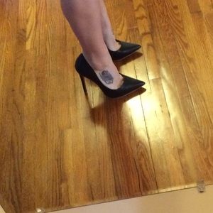 Black stiletto pumps