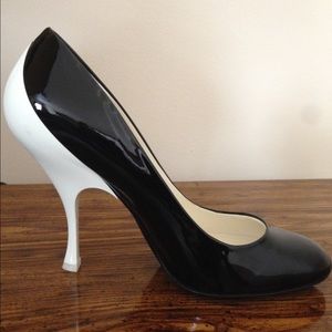 Black Meets White Pumps