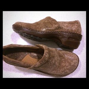 Born B.O.C. Clogs Sz. 11