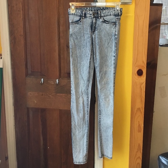 Acid wash high waist jeans