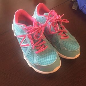 New Balance size girls 3. Never Worn.