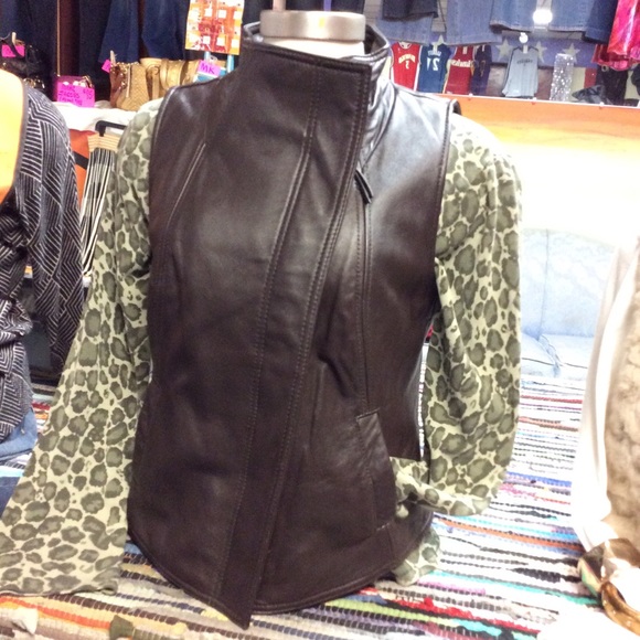 Liz Claiborne Genuine Leather VEST😍😍