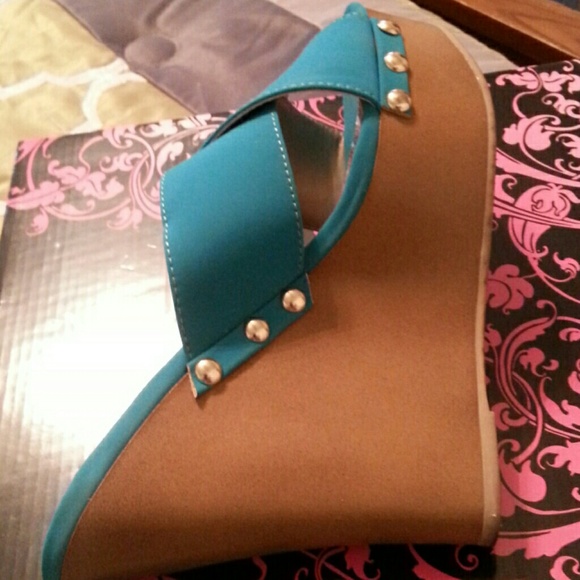 Shoes - Picture 4 of 4