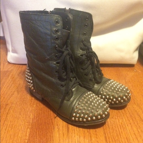 Steve Madden studded Troopa boots