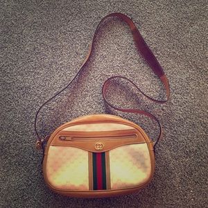 Gucci cross body purse