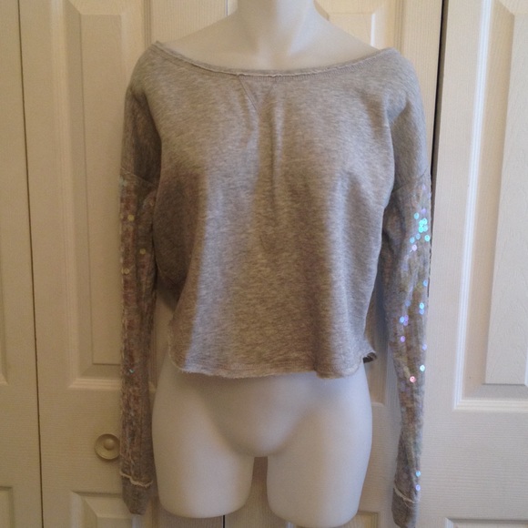 Gray crop top with sequins on both sleeves