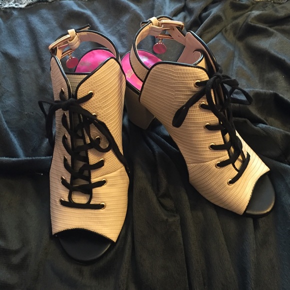 Juicy Couture Open Toe Sling Back Heels
